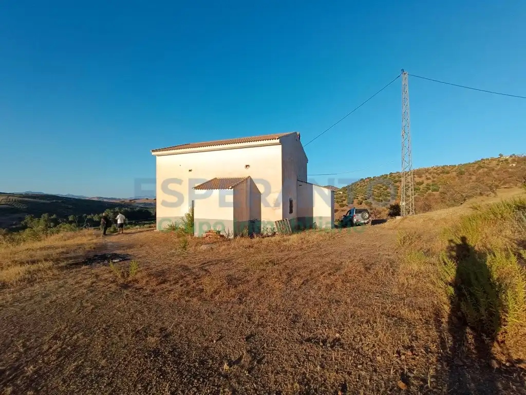 Country homes for sale in Guaro, Málaga