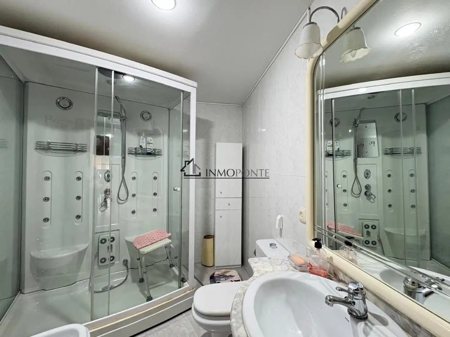 Bathroom of Flat for rent in Marín, Pontevedra