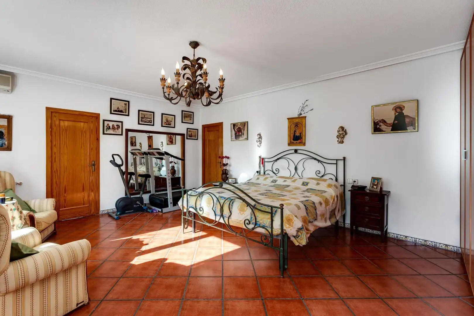 Chalet con piscina en venta en Calle HUELMA, imagen 14