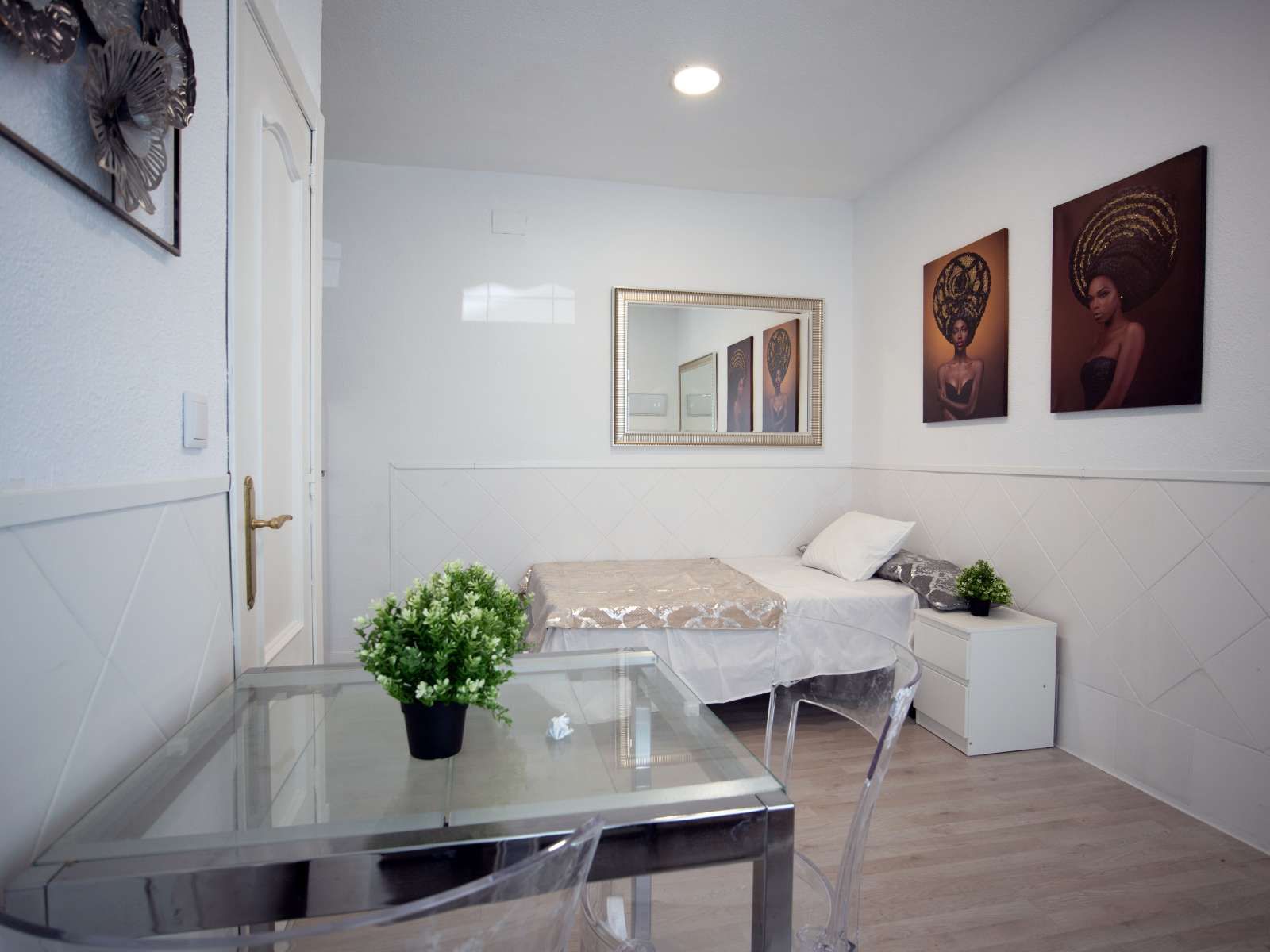 Bedroom of Study to share in  Madrid Capital  with Air Conditioner, Heating and Terrace
