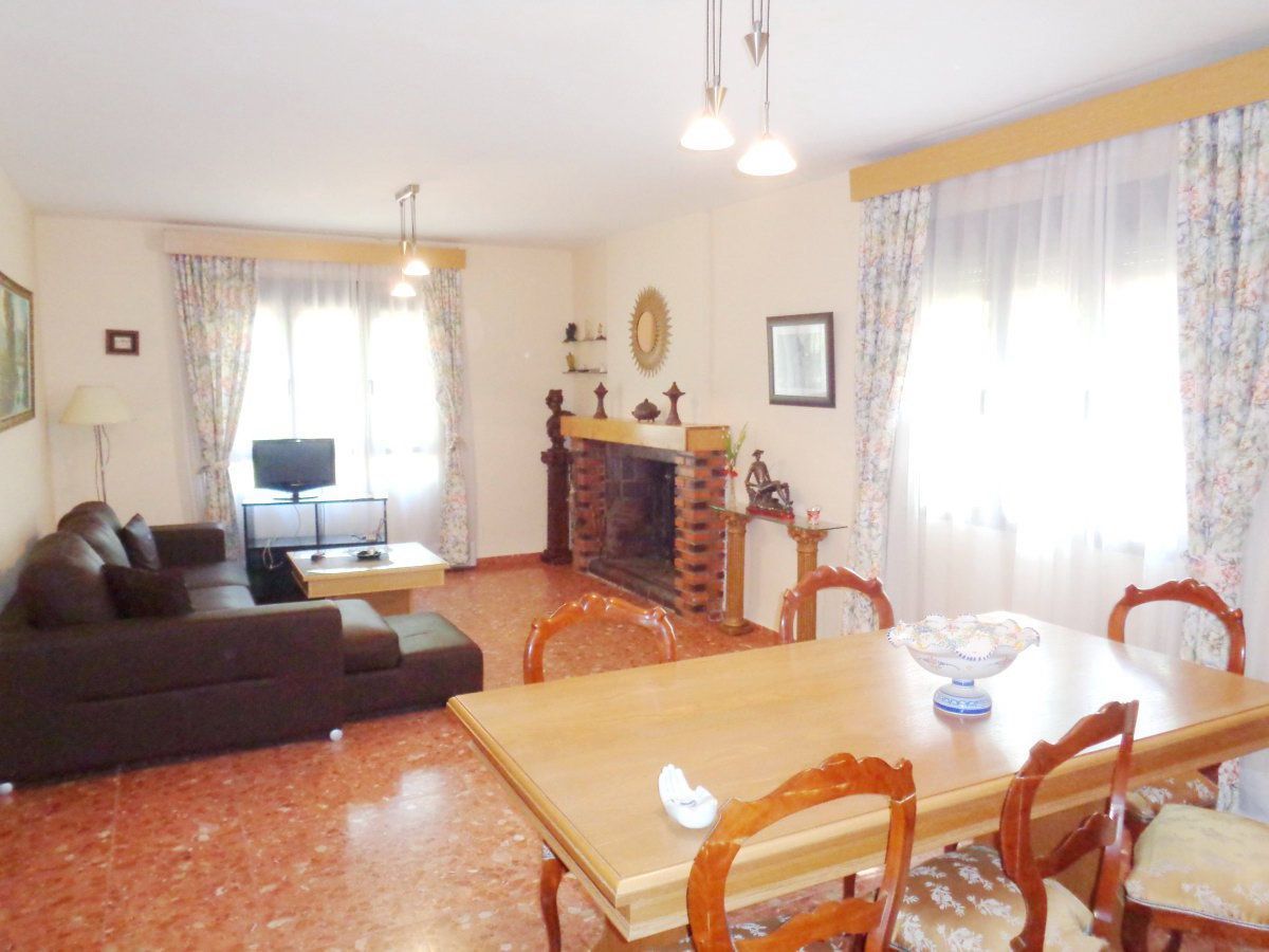 Sala d'estar de Casa o xalet en venda en Torrenueva amb Terrassa, Traster i Piscina