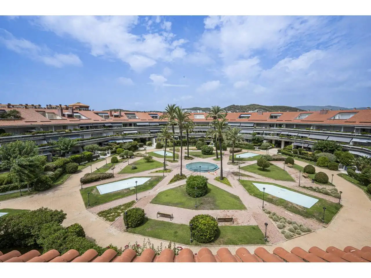 Außenansicht von Dachboden zum Verkauf in Sitges mit Klimaanlage, Heizung und Terrasse