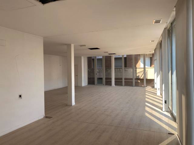 Local comercial en Alquiler en Joan Prim