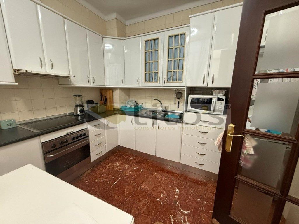 Cuina de Pis en venda en Dos Hermanas amb Aire condicionat i Balcó