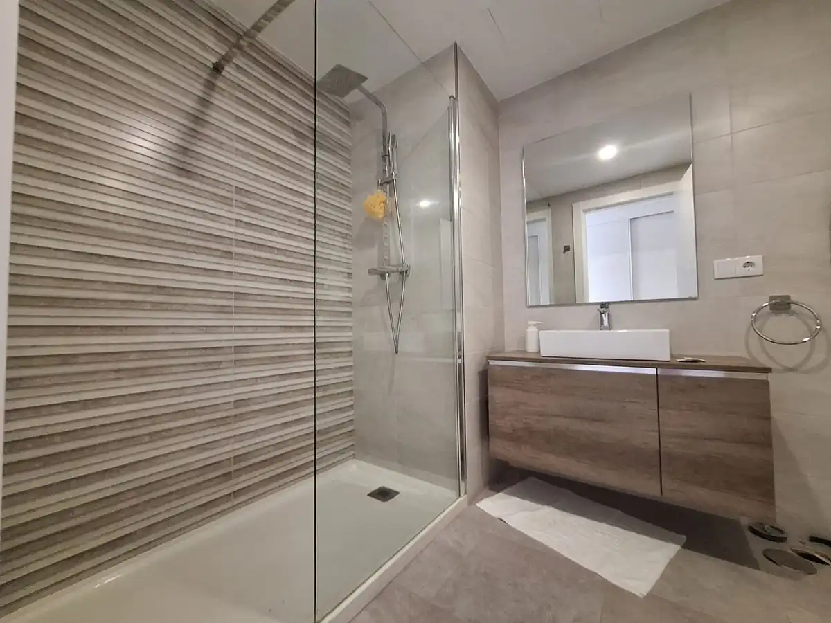 Bany de Apartament en venda en Manilva amb Aire condicionat, Terrassa i Traster