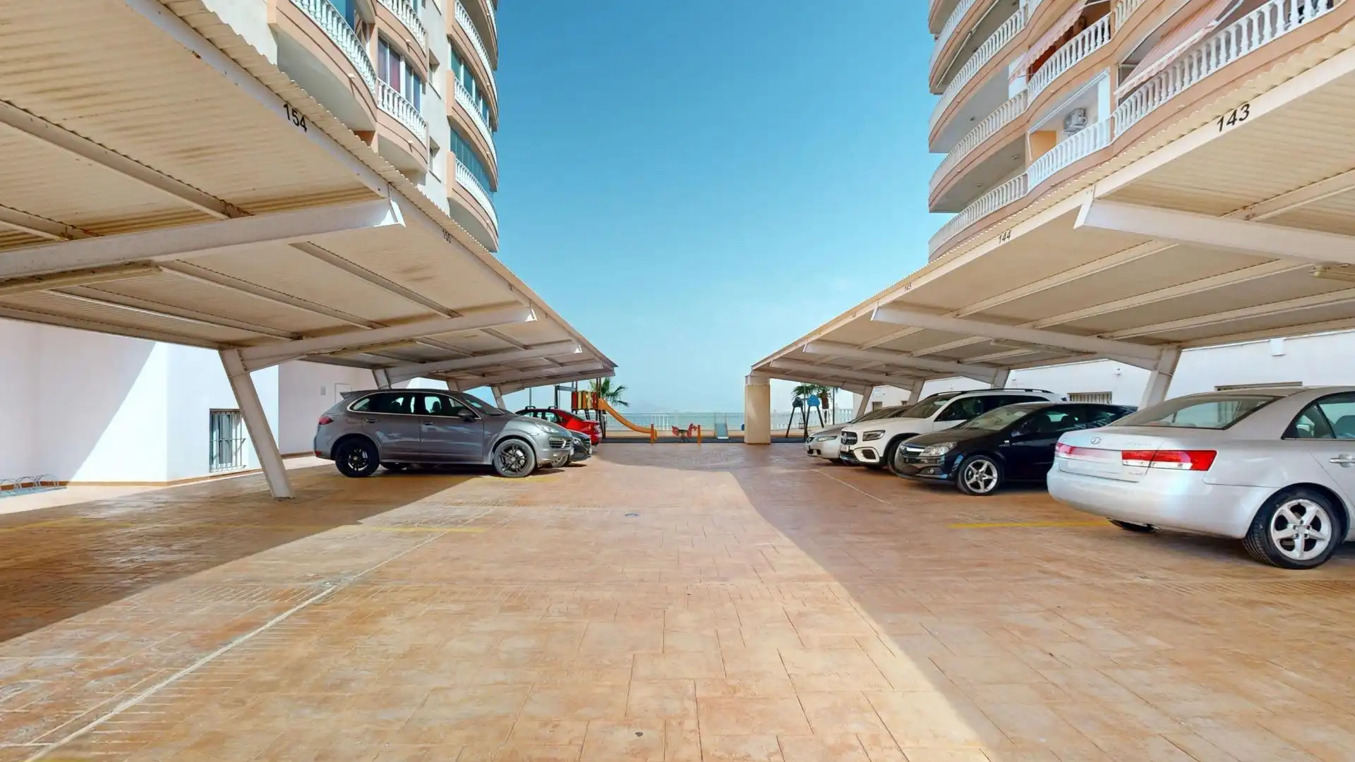 Aparcament de Pis en venda en La Manga del Mar Menor amb Aire condicionat, Calefacció i Terrassa