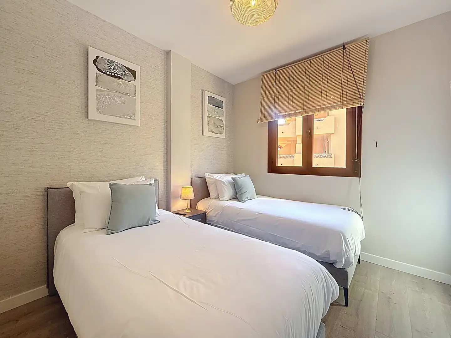 Bedroom of Apartments for sale in Benahavís  with Air Conditioner, Terrace and Swimming Pool
