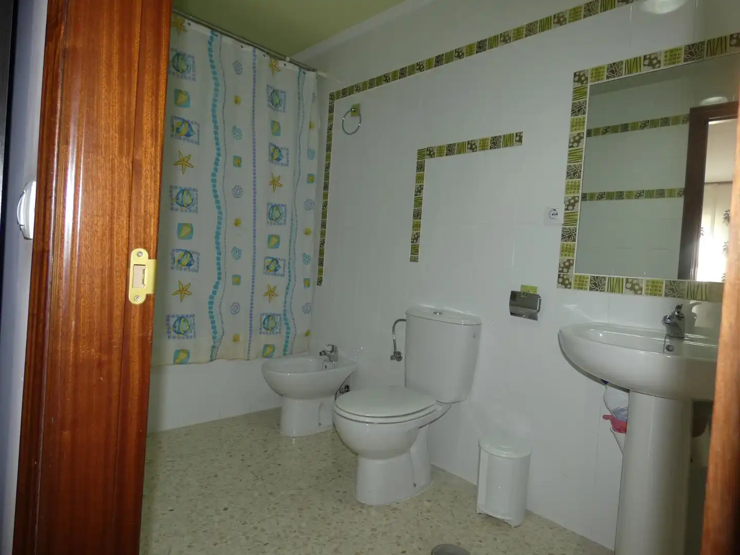 Baño de Piso de alquiler en Huelva con Amueblado