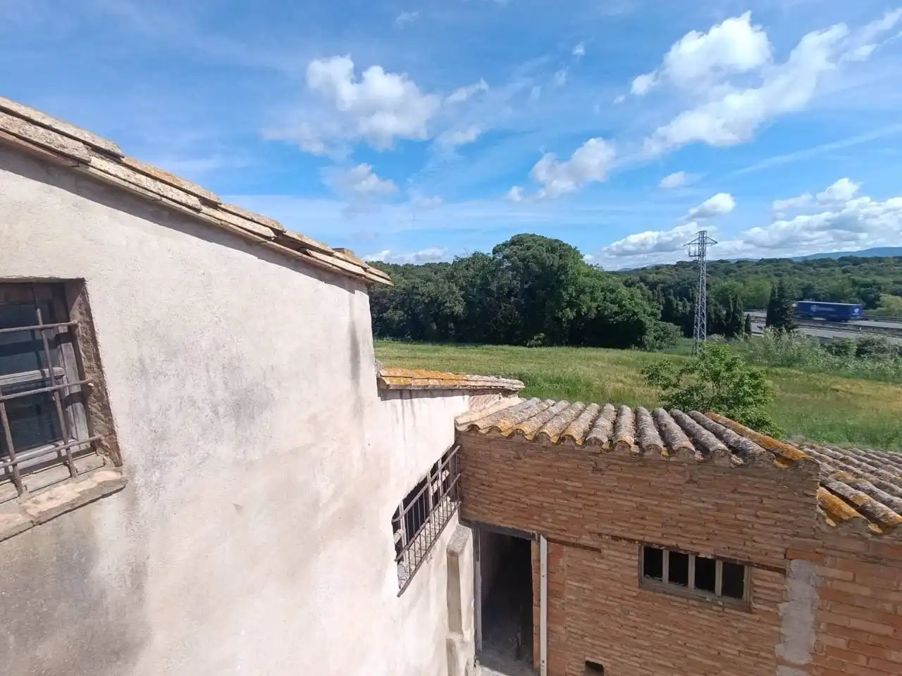 Finca rústica en venda en Aiguaviva amb Jardí privat