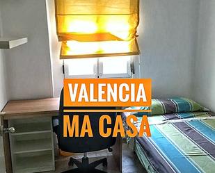 Bedroom of Flat to rent in  Valencia Capital  with Air Conditioner and Furnished