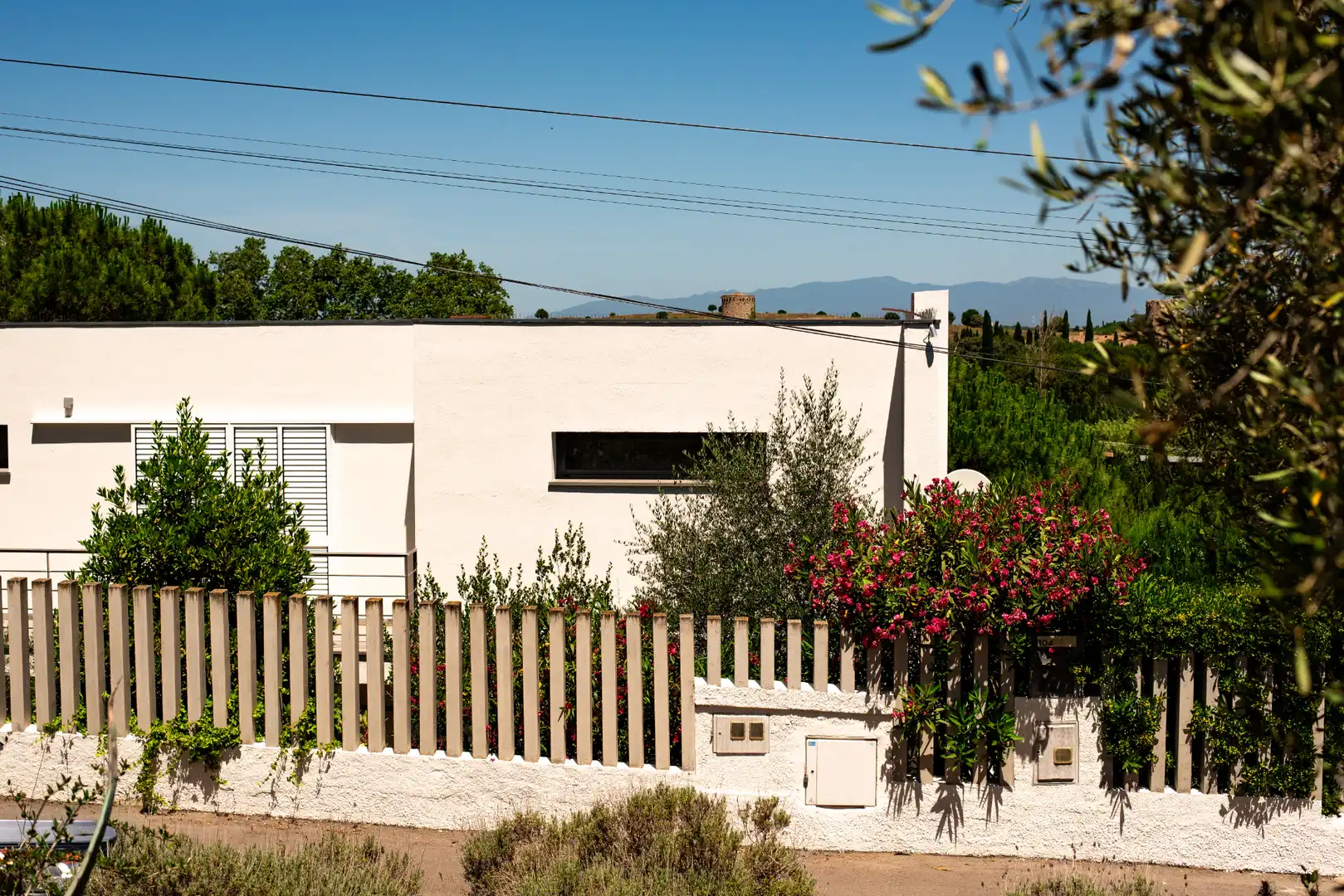 Vista exterior de Casa o xalet en venda en L'Escala amb Aire condicionat, Calefacció i Jardí privat