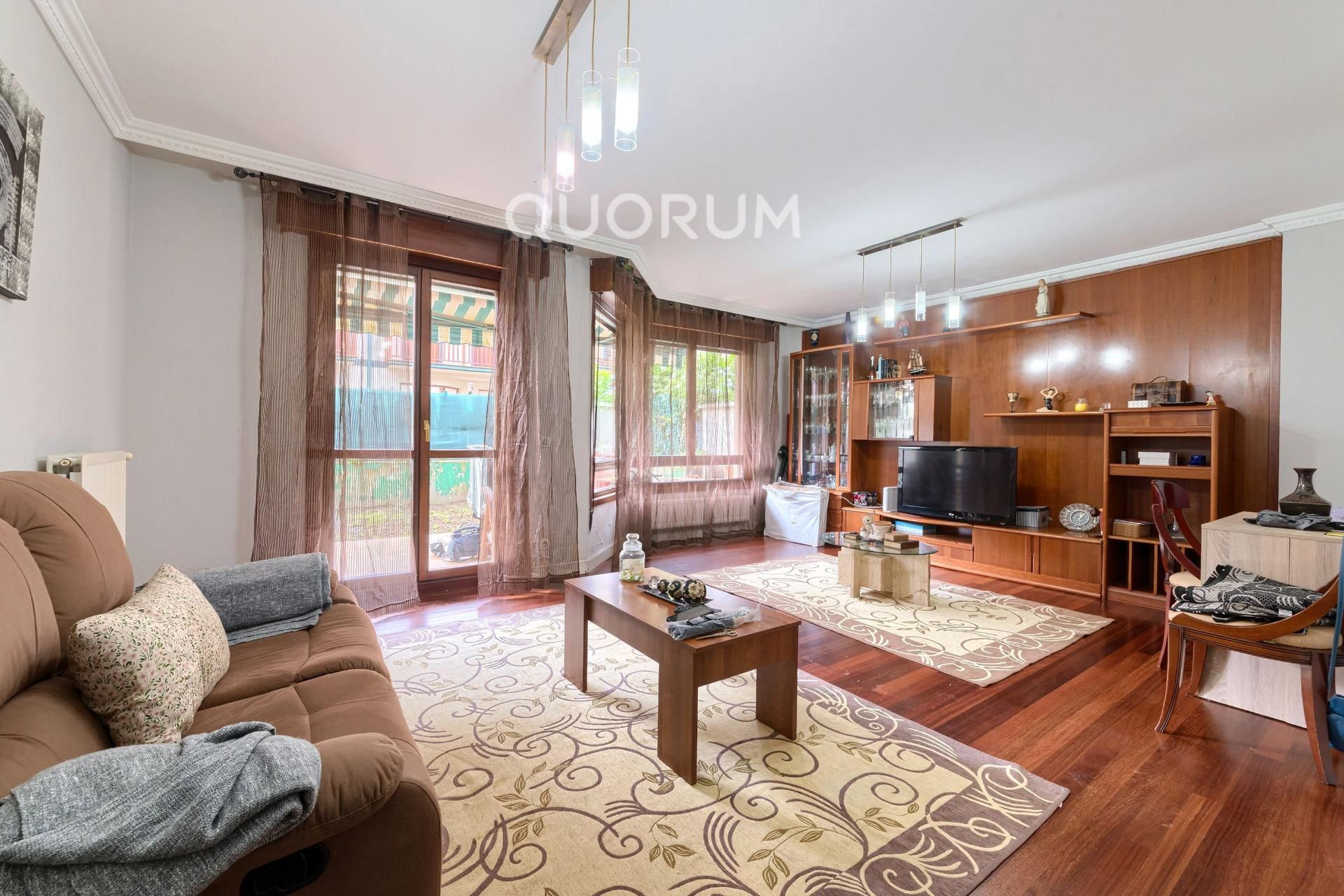 Sala d'estar de Casa adosada en venda en Arrigorriaga