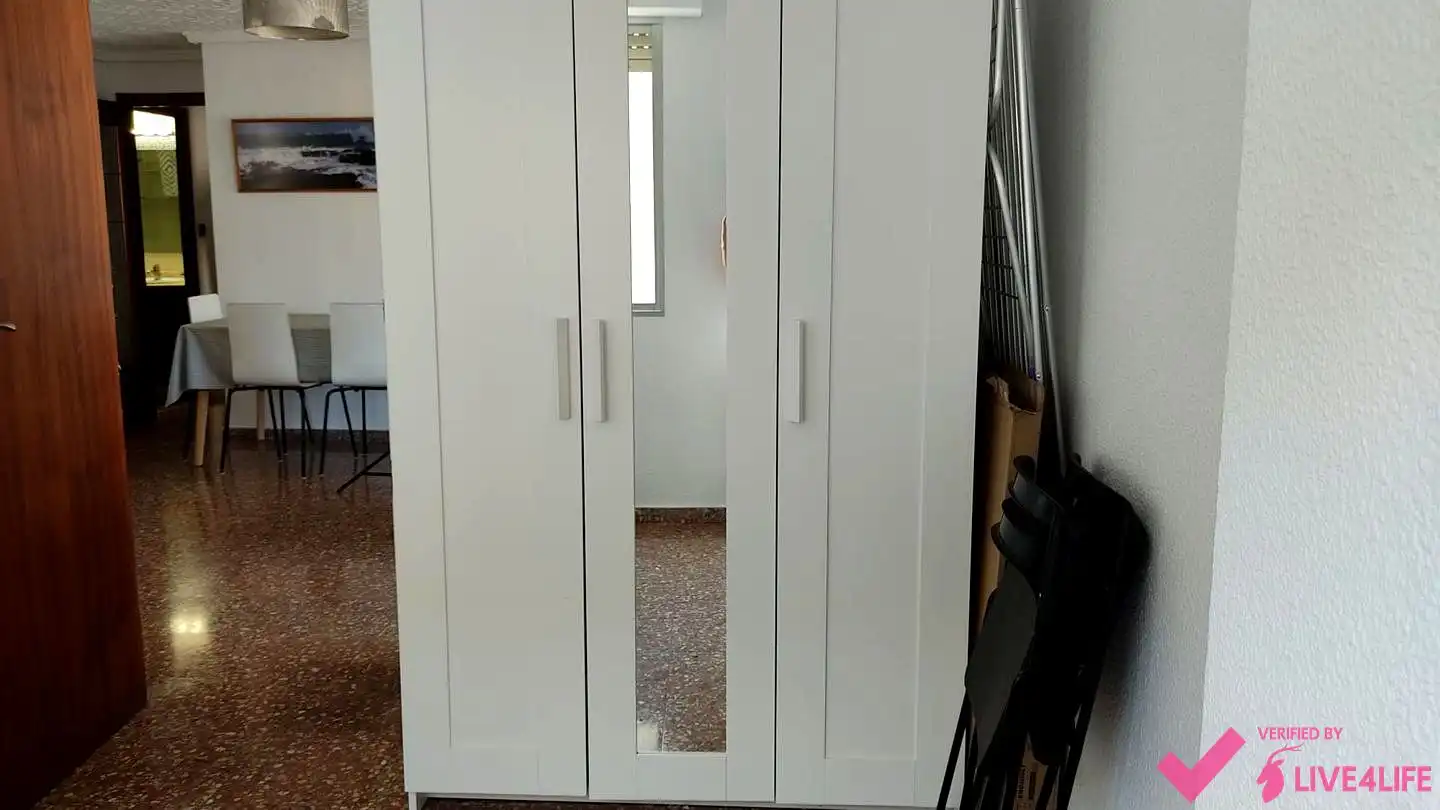 Habitación de Piso de alquiler en Valencia con Aire acondicionado y Amueblado