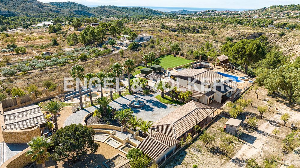 Vista exterior de Casa o xalet en venda en Aigües amb Aire condicionat, Jardí privat i Terrassa