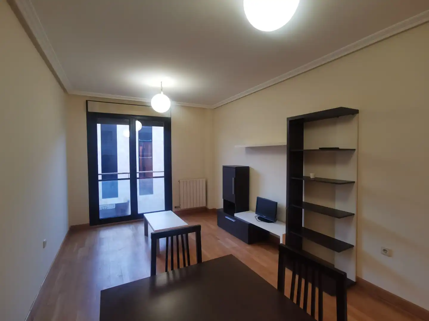 Wohnzimmer von Wohnung zum Verkauf in Salamanca mit Heizung, Parkett und Ofen