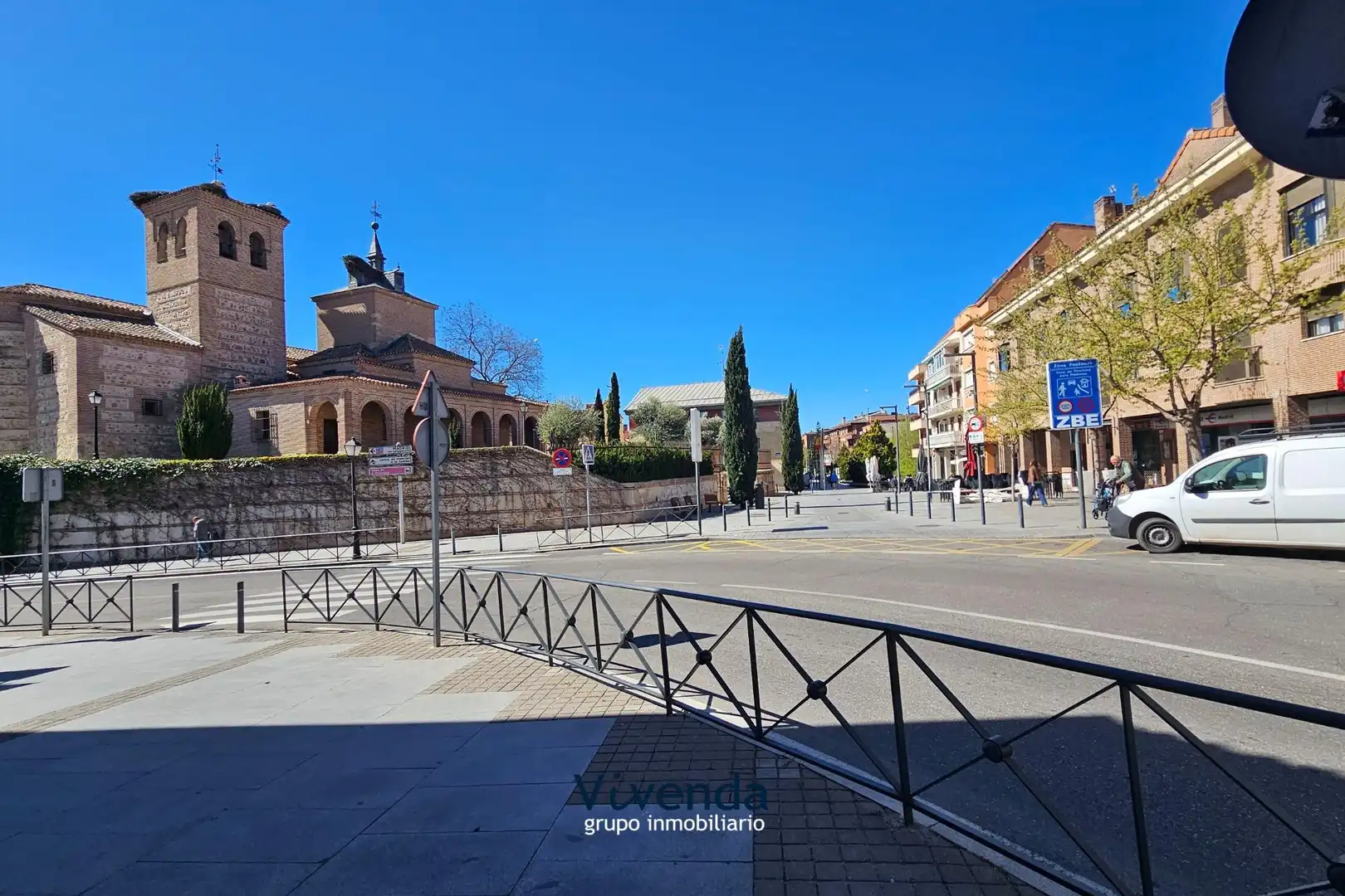 Außenansicht von Wohnung zum Verkauf in Boadilla del Monte mit Heizung und Terrasse