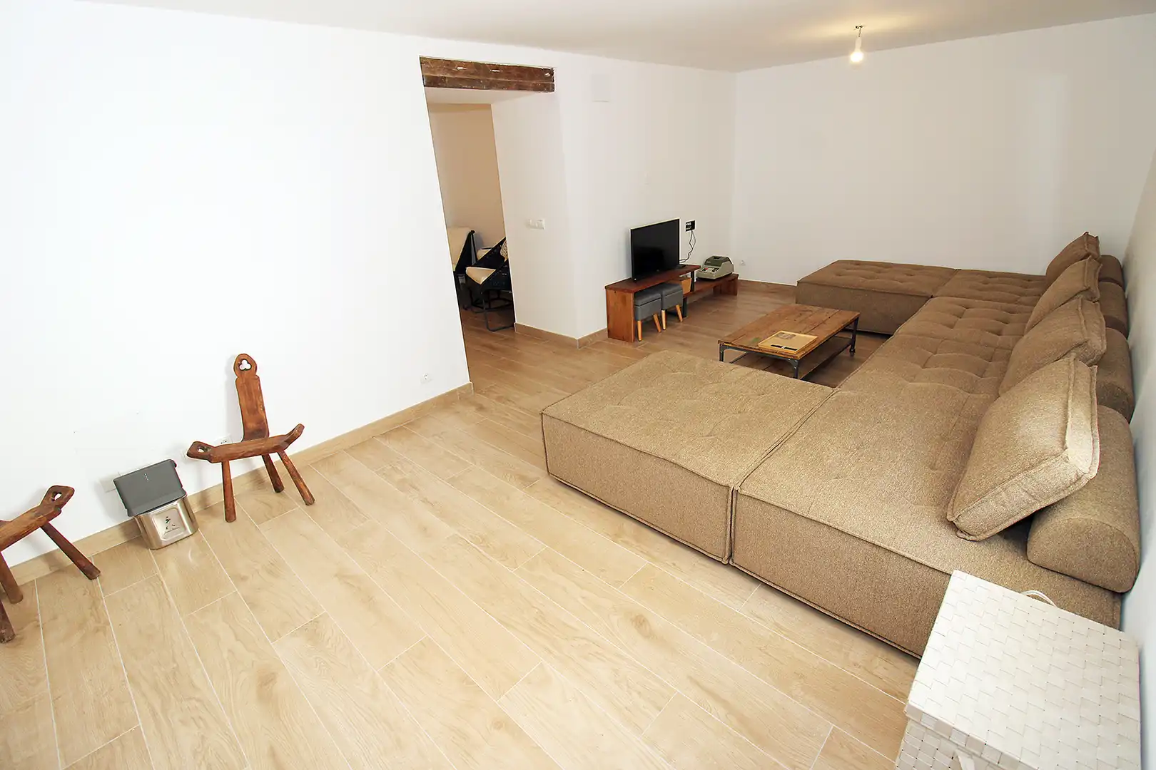 Sala d'estar de Casa adosada en venda en Torrelaguna amb Aire condicionat, Calefacció i Jardí privat
