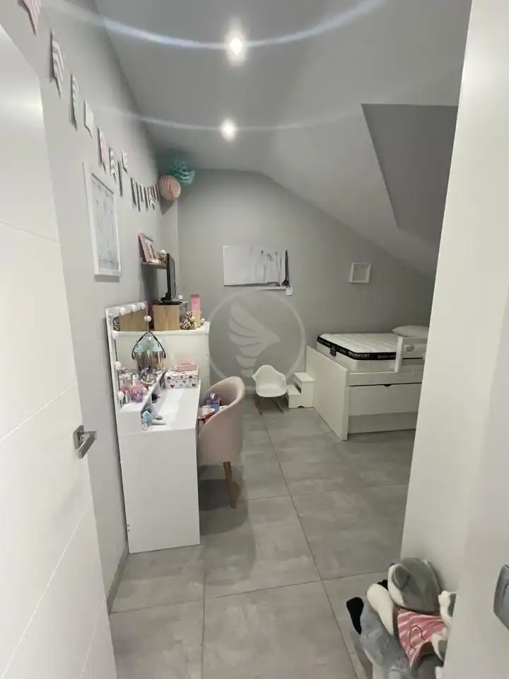 Dormitori de Casa o xalet en venda en Linares amb Aire condicionat, Jardí privat i Piscina