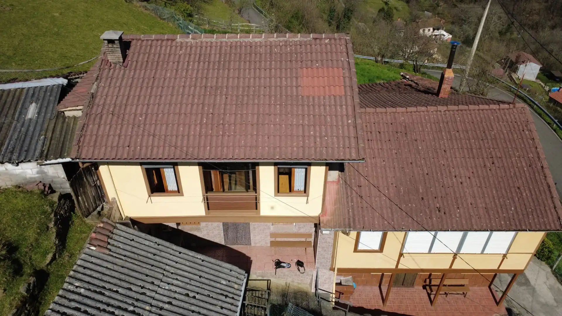 Vista exterior de Casa o chalet en venta en San Martín del Rey Aurelio con Calefacción, Terraza y Trastero