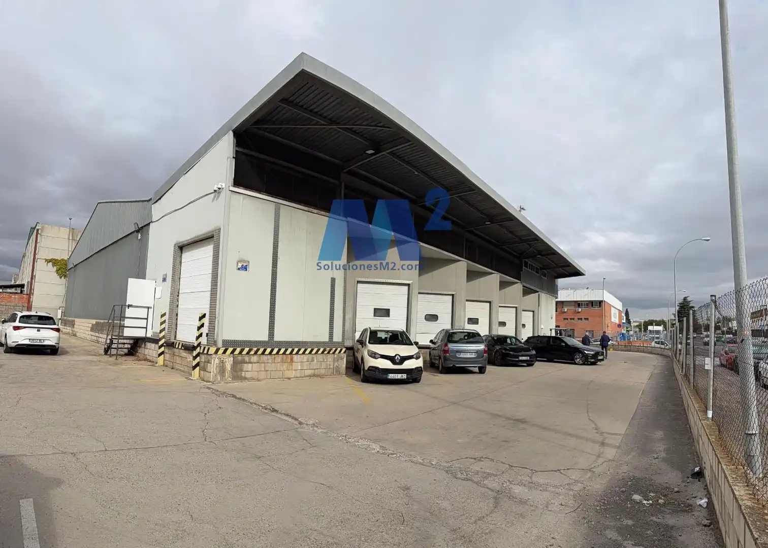 Industrial building to rent in Edison