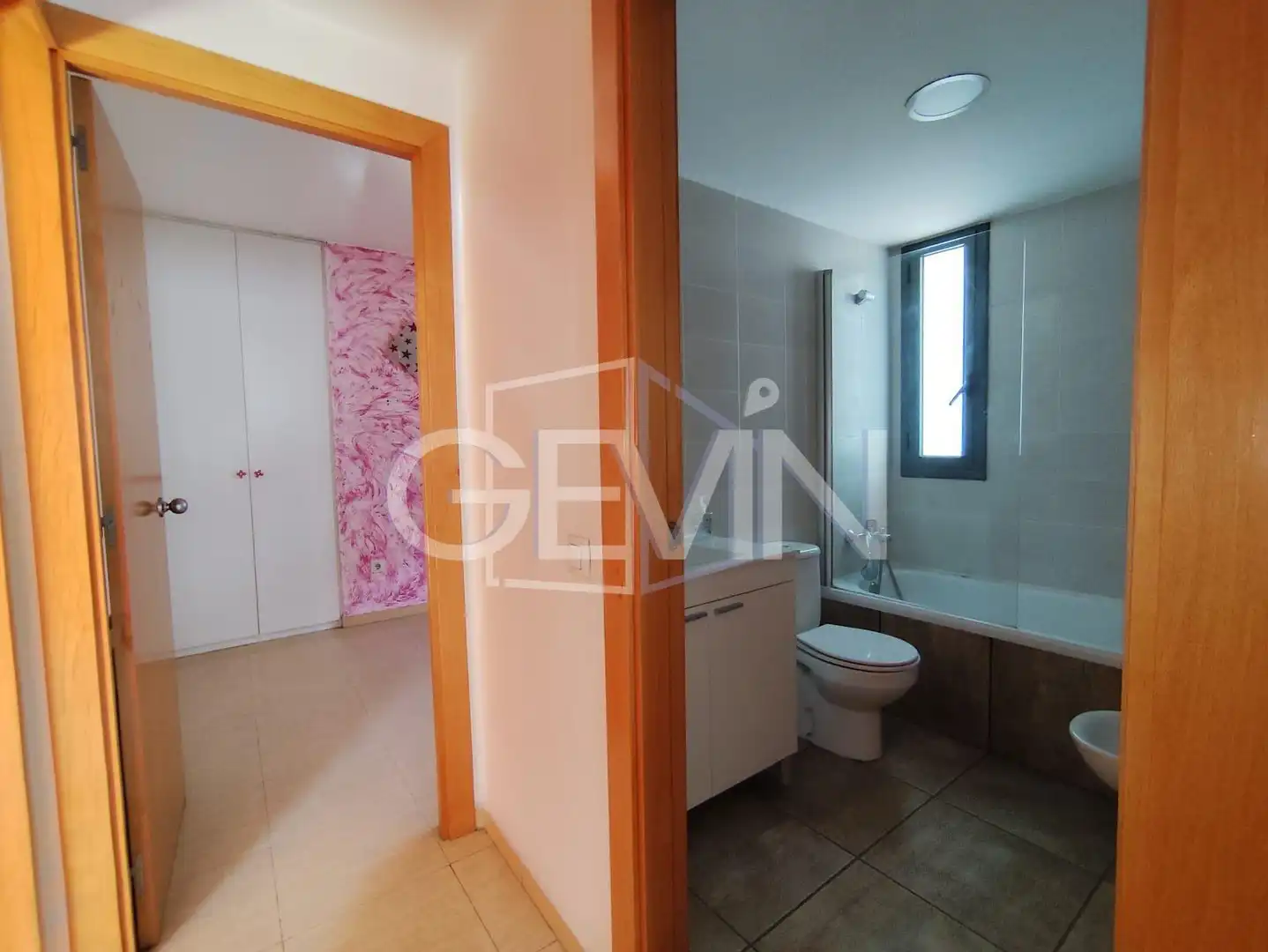 Baño de Piso en venta en Santa Perpètua de Mogoda con Aire acondicionado, Calefacción y Jardín privado