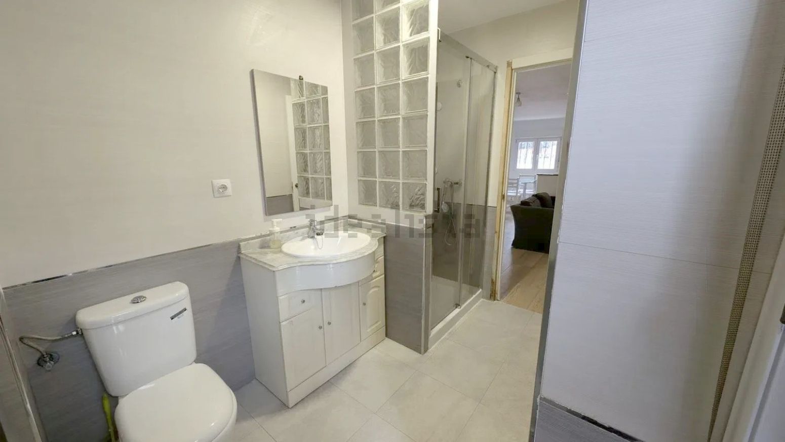 Bathroom of Flat for sale in Oviedo   with Storage room