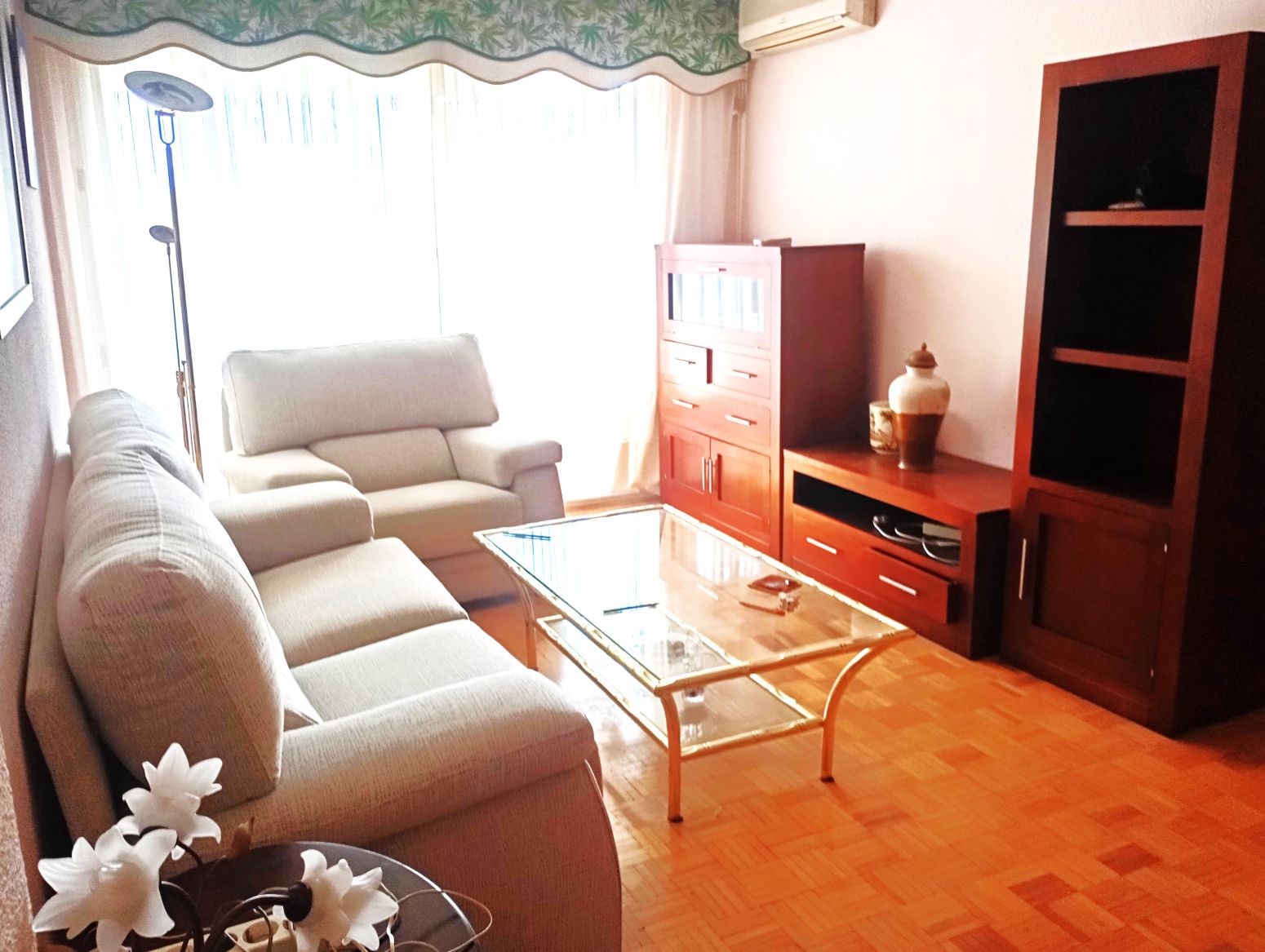 Sala de estar de Ático en venta en San Fernando de Henares con Calefacción, Parquet y Terraza