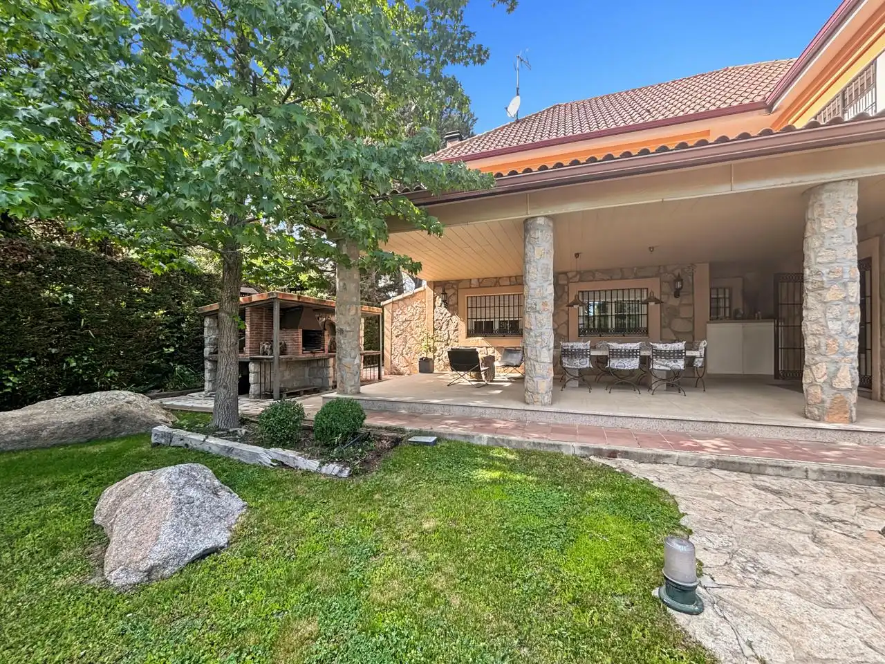Terrassa de Casa o xalet en venda en Galapagar amb Calefacció, Jardí privat i Parquet