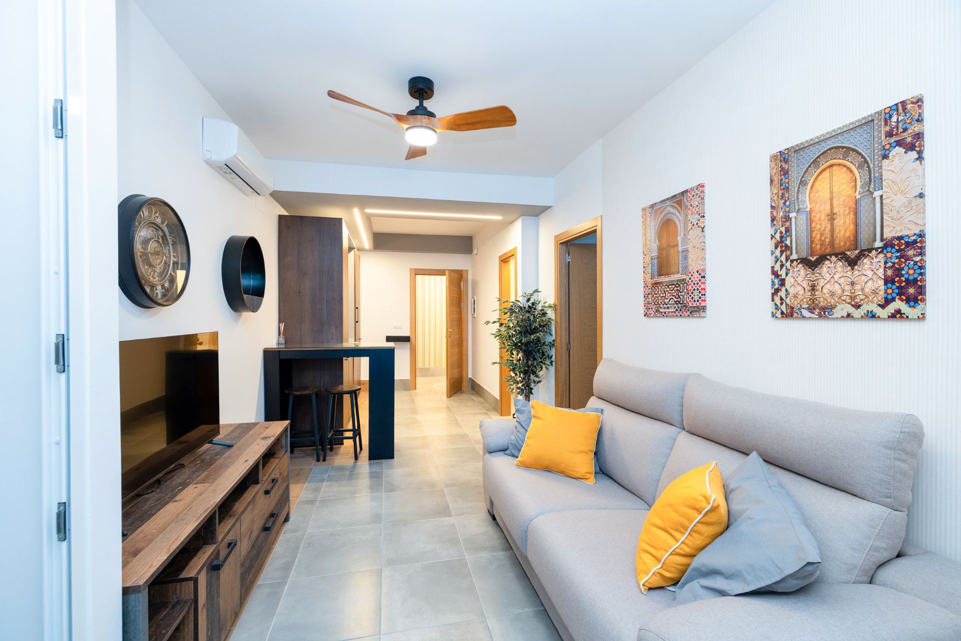 Living room of Flat to rent in  Granada Capital  with Air Conditioner, Heating and Furnished