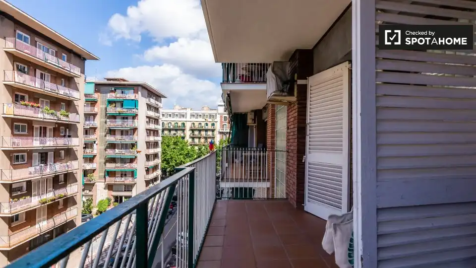 Terraza de Piso para compartir en Barcelona con Aire acondicionado, Calefacción y Amueblado