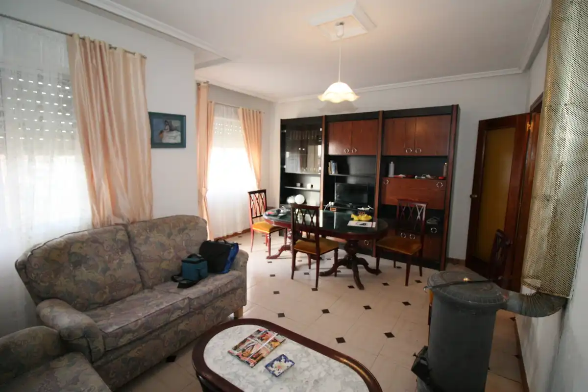Sala de estar de Piso en venta en Candeleda con Amueblado y Balcón