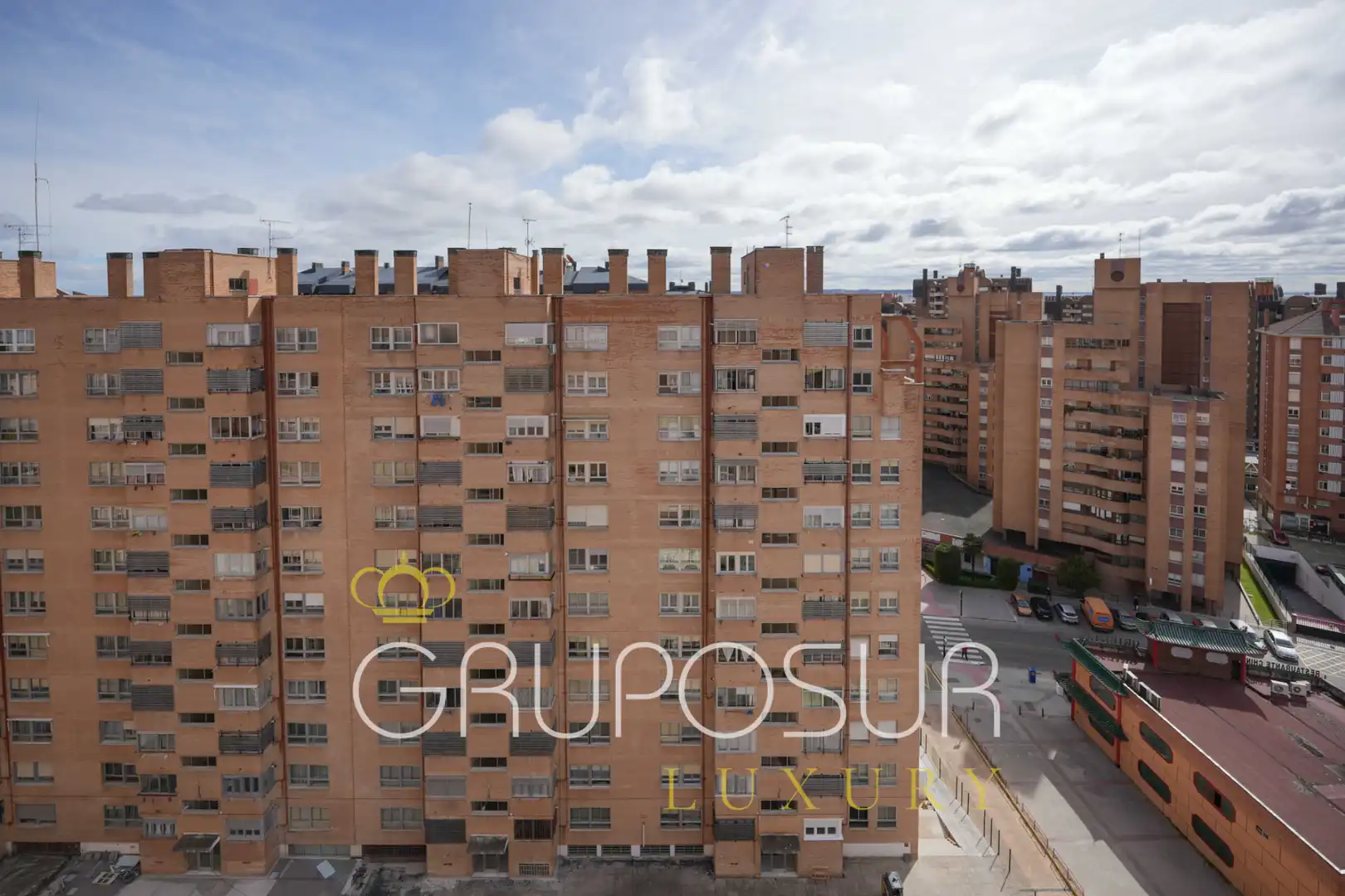 Außenansicht von Wohnung zum Verkauf in Valladolid mit Heizung, Privatgarten und Parkett