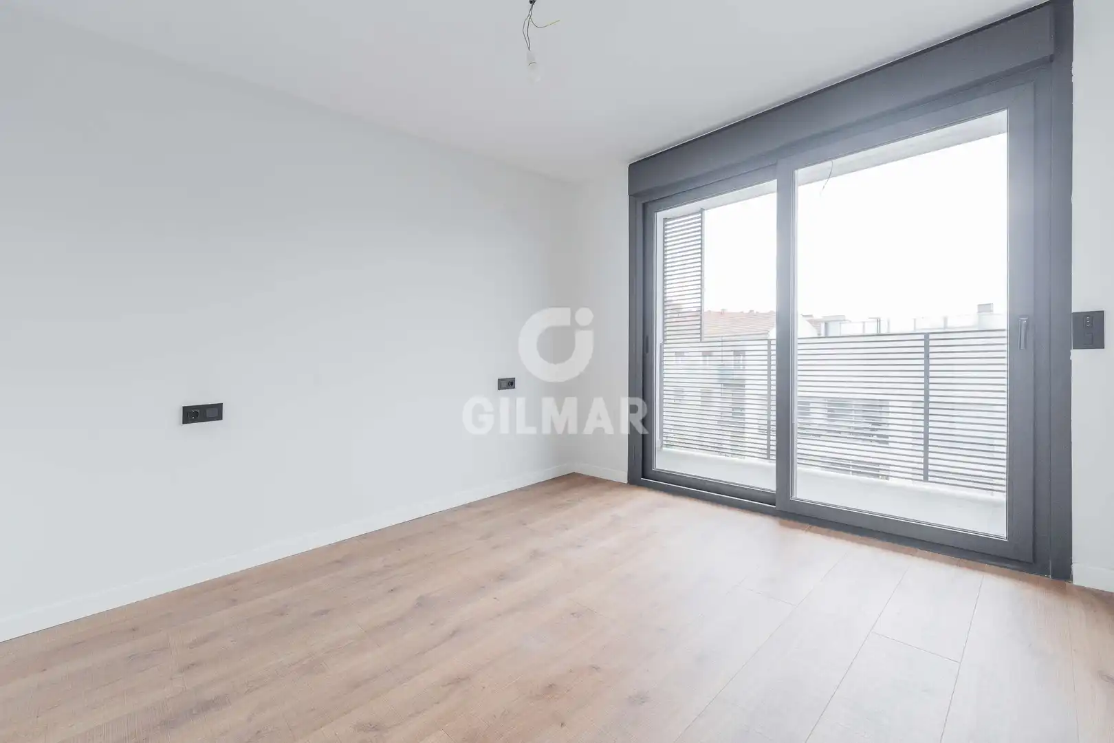 Habitación de Ático en venta en Madrid con Calefacción, Trastero y Balcón