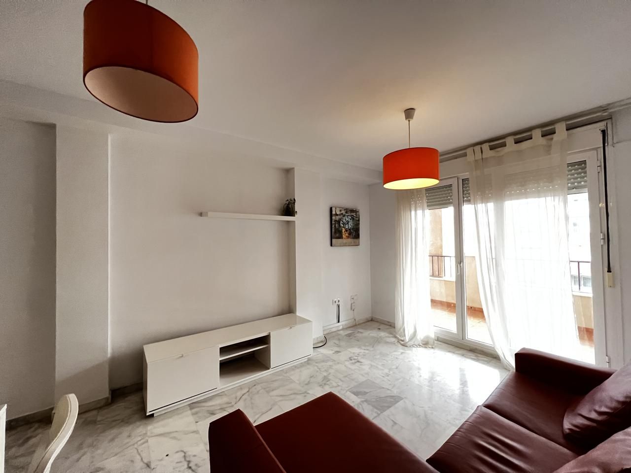 Sala d'estar de Pis de lloguer en Benalmádena amb Terrassa i Moblat