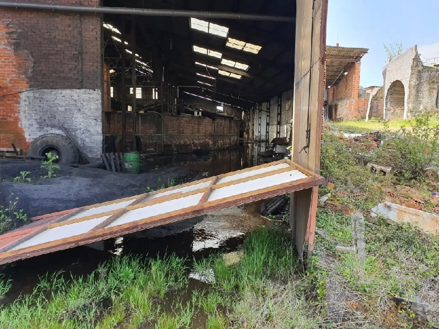 Exterior view of Industrial buildings for sale in Salas