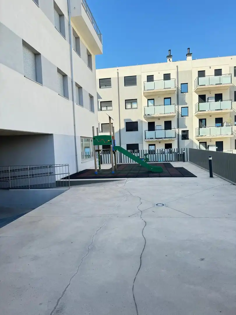 Parking de Piso de alquiler en Segovia con Calefacción, Terraza y Trastero