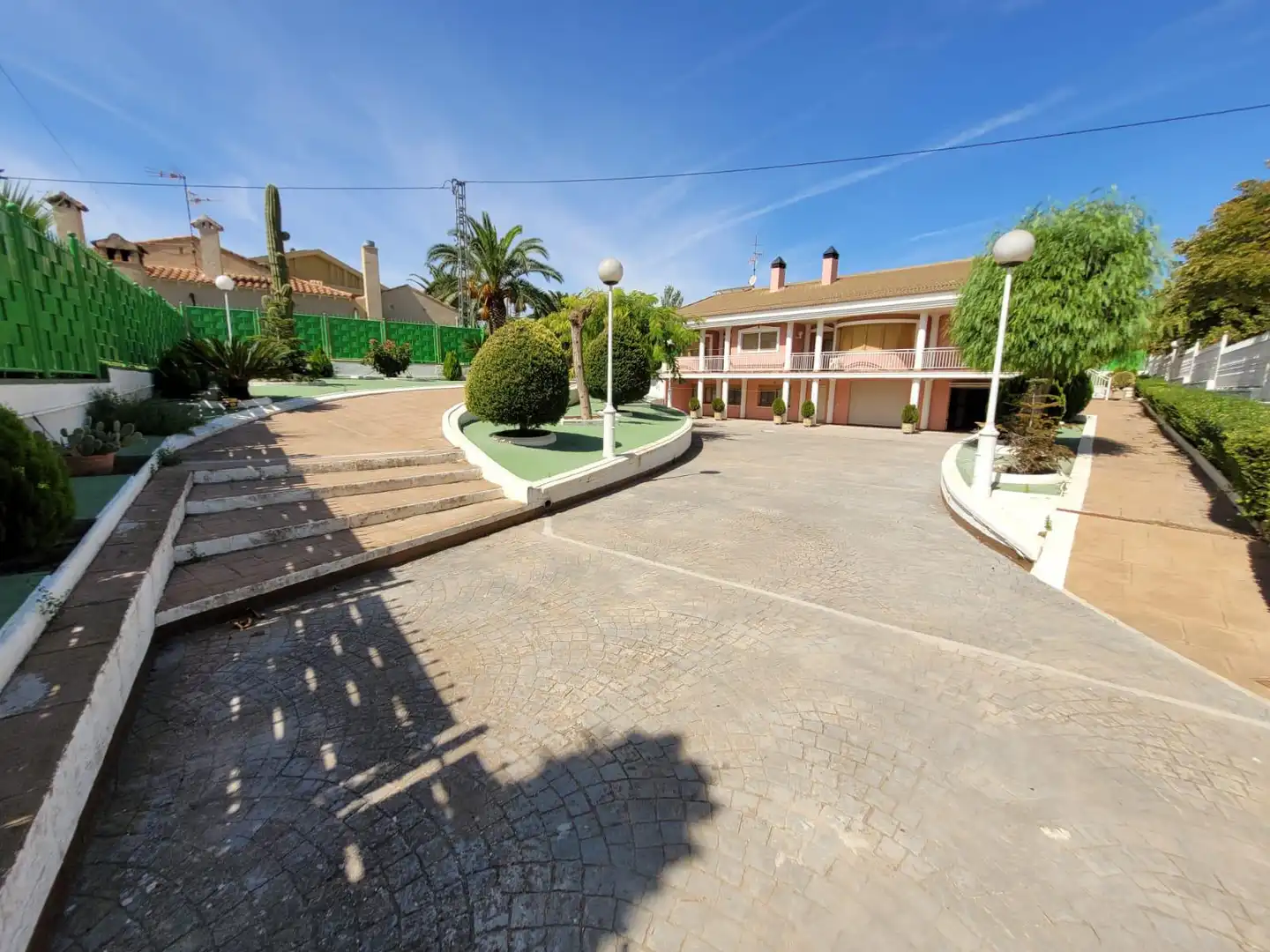 Chalet con jardín en venta en Caudete