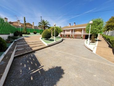 Chalet con jardín en venta en Caudete