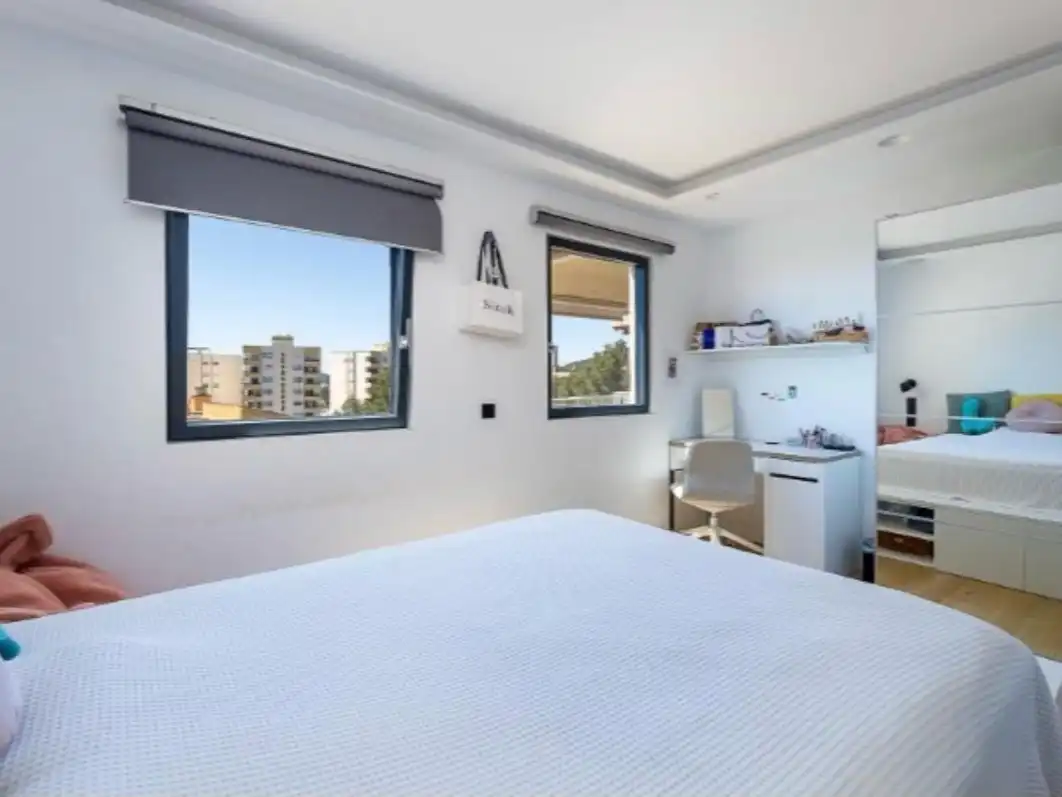 Dormitori de Apartament en venda en Calvià amb Aire condicionat i Balcó