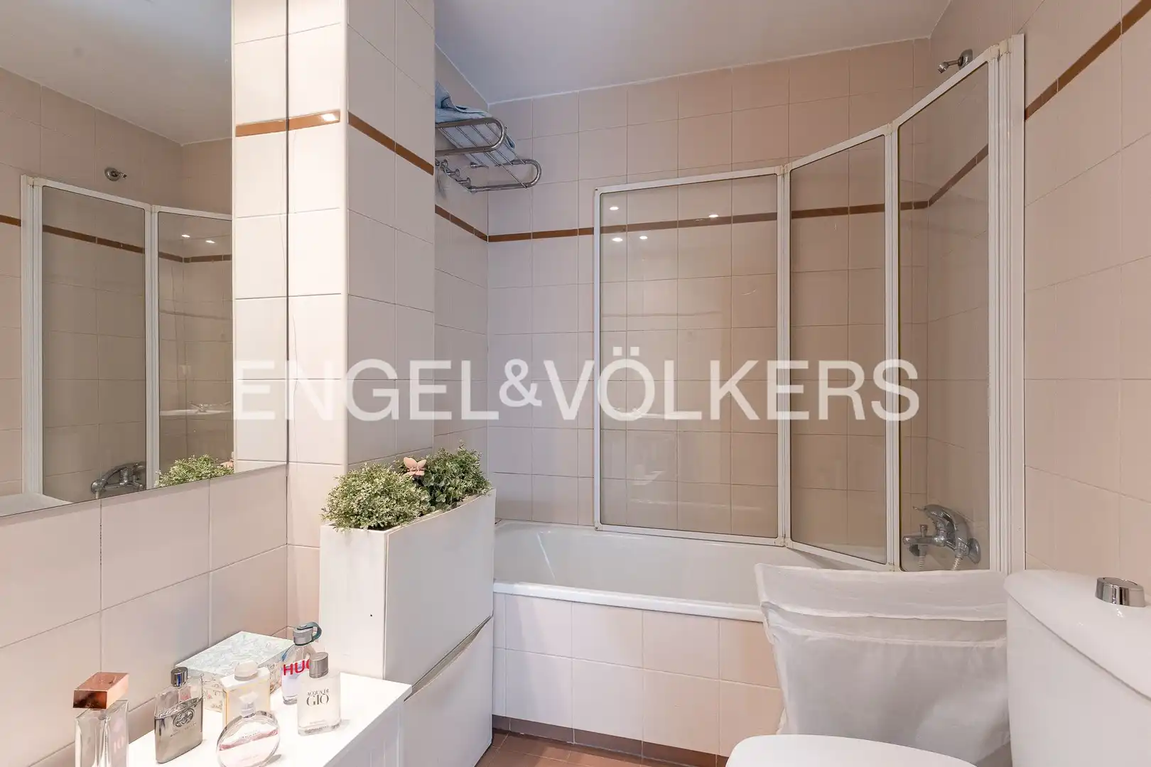 Baño de Piso en venta en Madrid con Aire acondicionado, Calefacción y Piscina