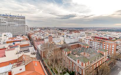 Vista exterior de Pis en venda en  Madrid Capital amb Aire condicionat i Terrassa