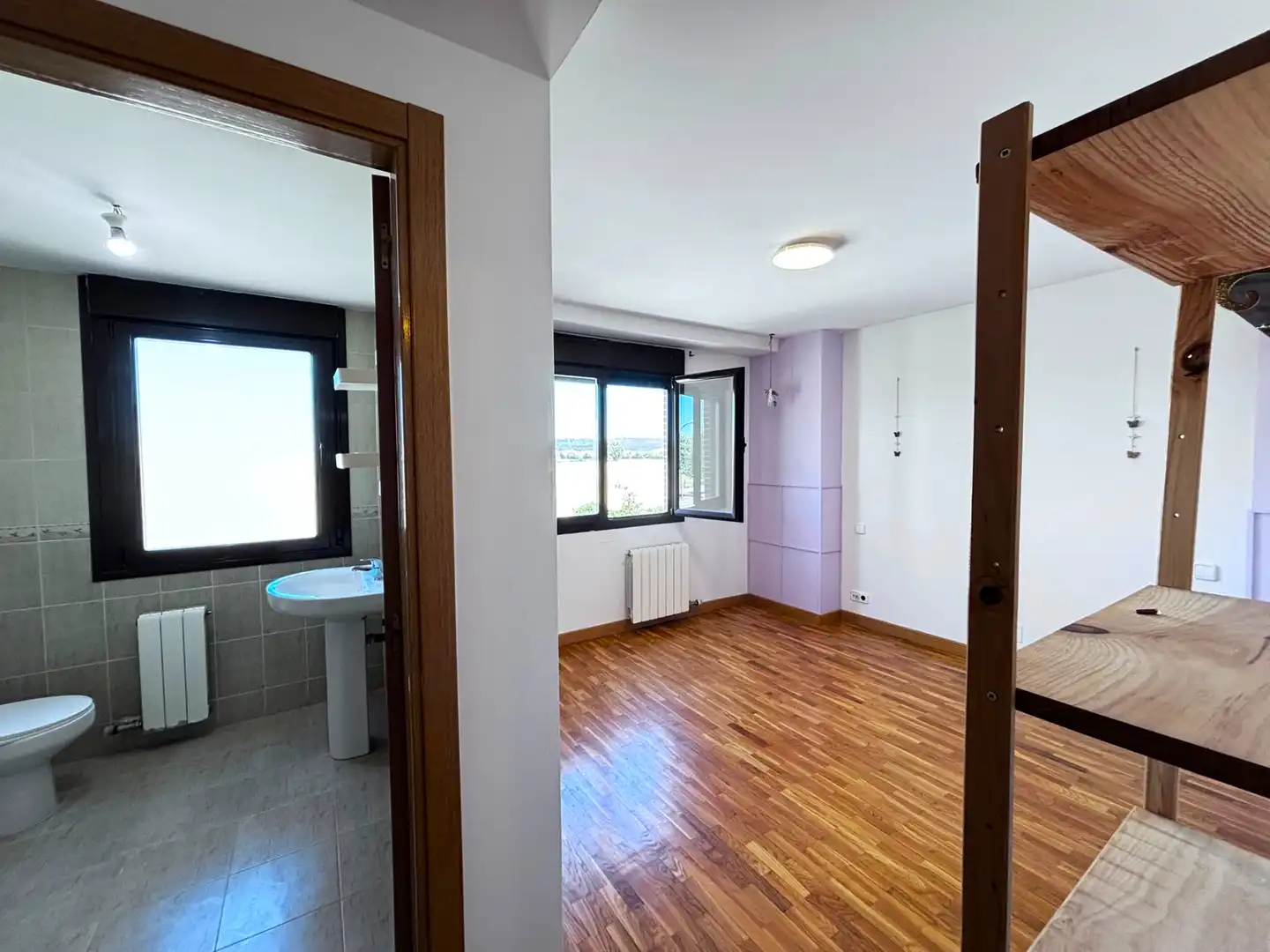 Schlafzimmer von Einfamilien-Reihenhaus zum Verkauf in Burgos mit Heizung, Terrasse und Abstellraum