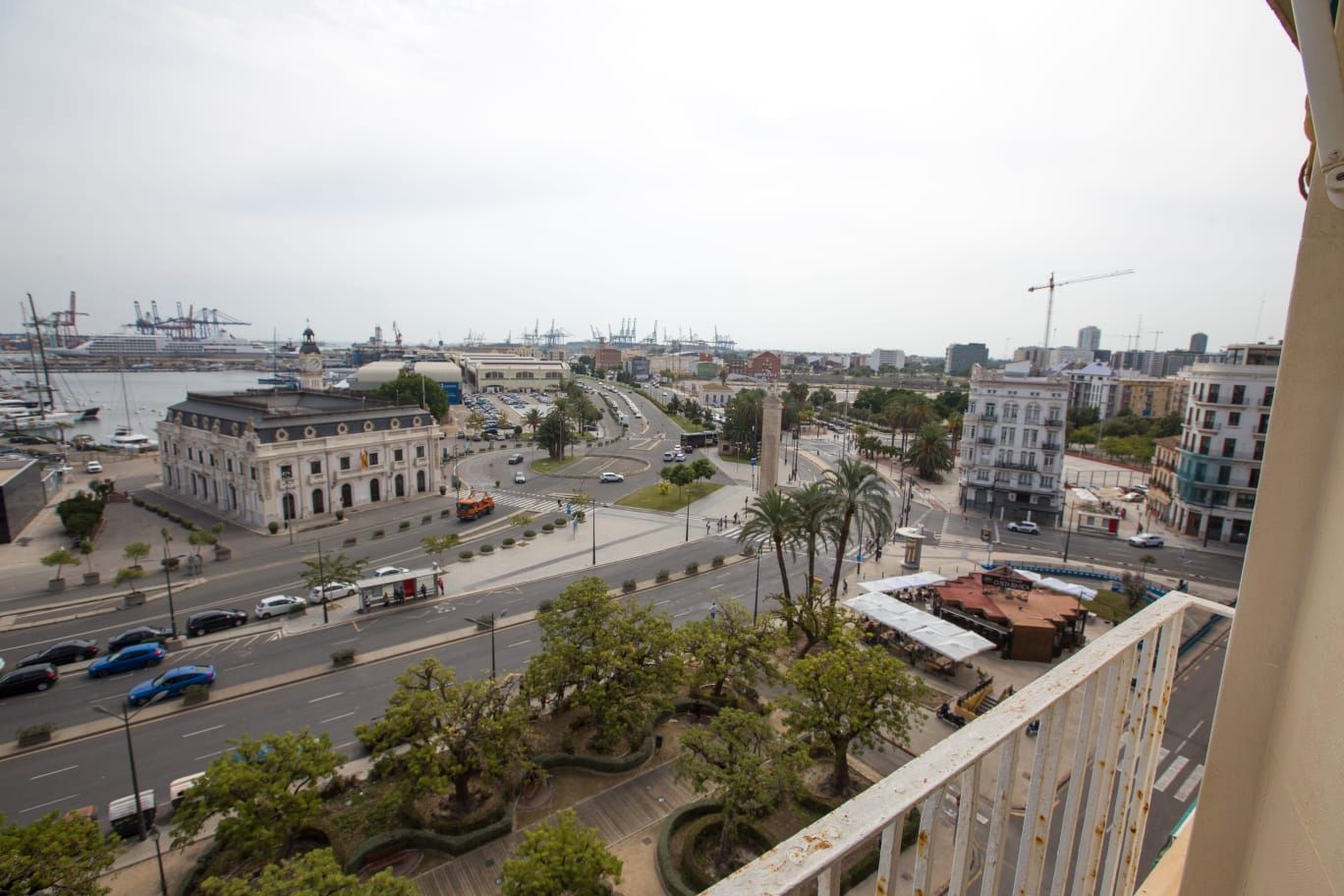 Exterior view of Duplex for sale in  Valencia Capital  with Furnished and Balcony
