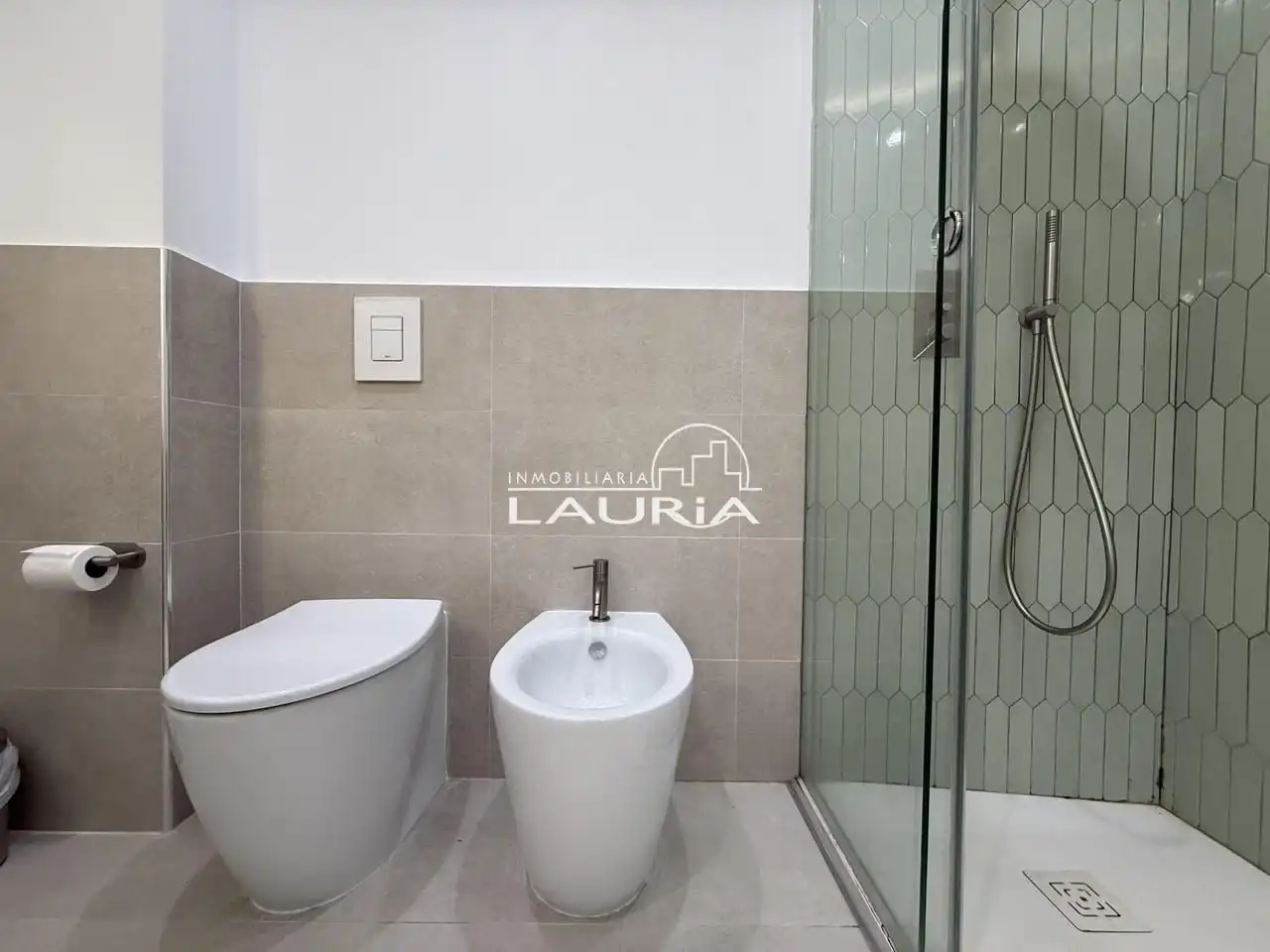 Baño de Piso en venta en Valencia con Aire acondicionado, Calefacción y Terraza