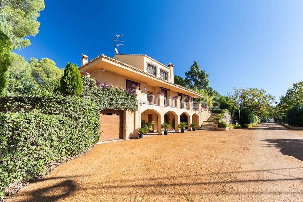 Vista exterior de Casa o xalet en venda en Ontinyent amb Aire condicionat, Calefacció i Jardí privat