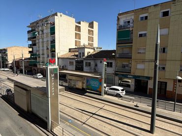 Flat with lift to rent in Avenida BLAS DE OTERO 10