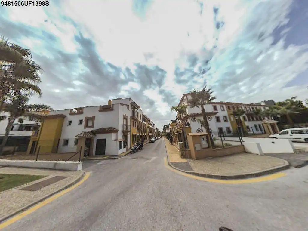 Vista exterior de Pis en venda en Estepona amb Piscina comunitària