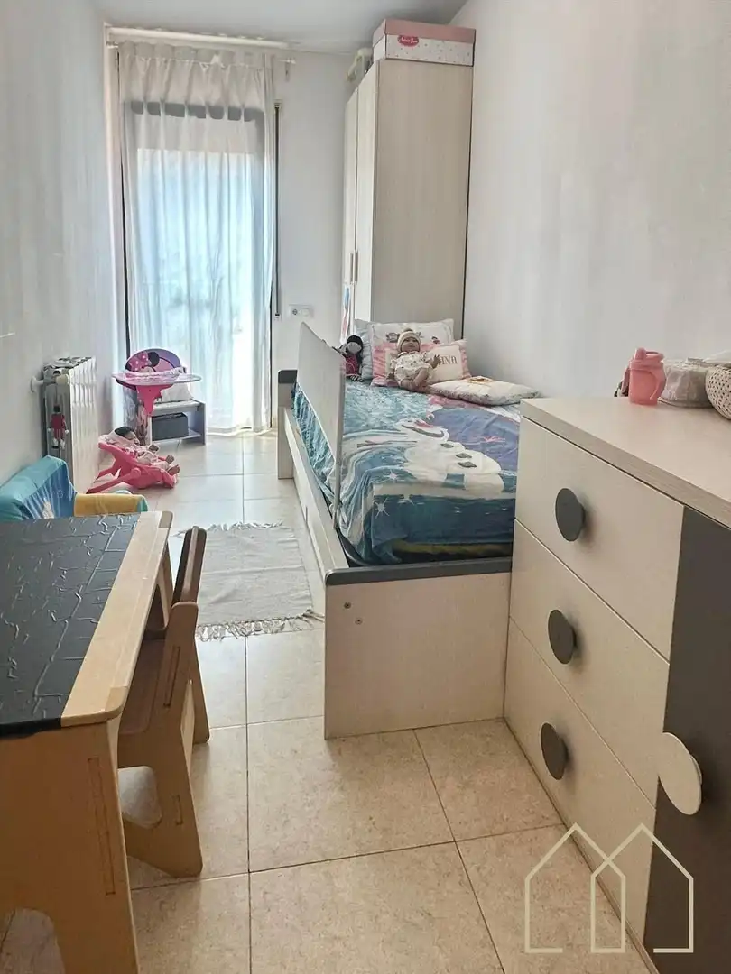 Schlafzimmer von Einfamilien-Reihenhaus zum Verkauf in Caldes de Malavella mit Klimaanlage, Heizung und Privatgarten