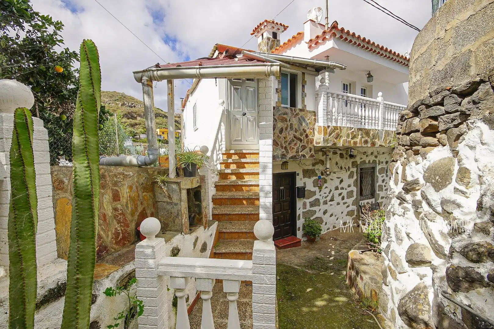 Vista exterior de Casa adosada en venda en Teror amb Jardí privat, Terrassa i Balcó