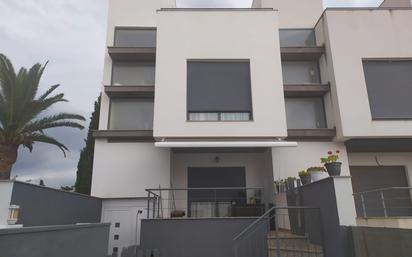 Exterior view of Single-family semi-detached for sale in Vinaròs  with Air Conditioner, Private garden and Terrace